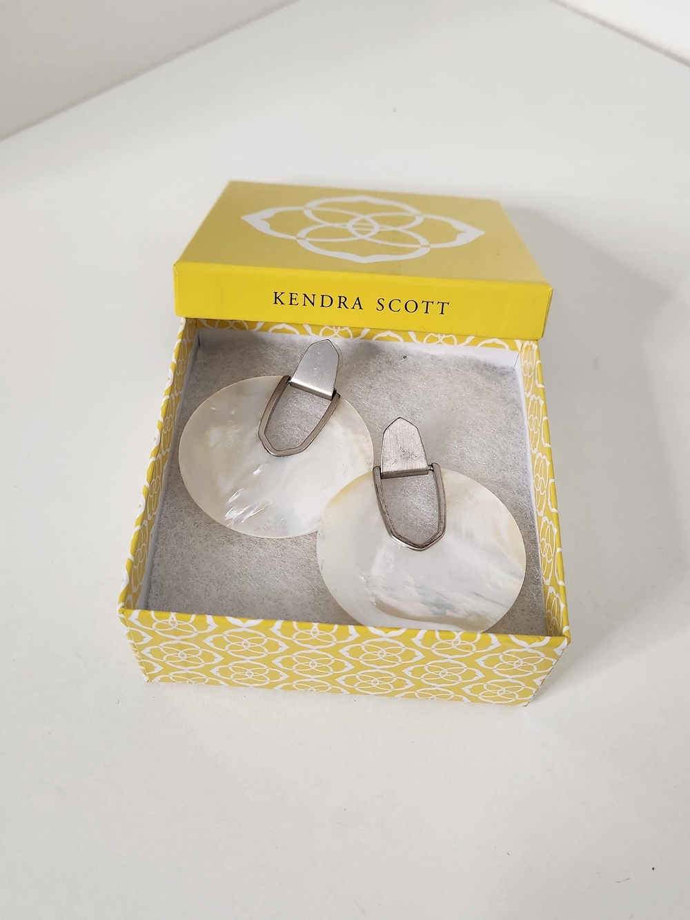 Kendra Scott Pearl Disc Drop Earrings - White Mother of Pearl